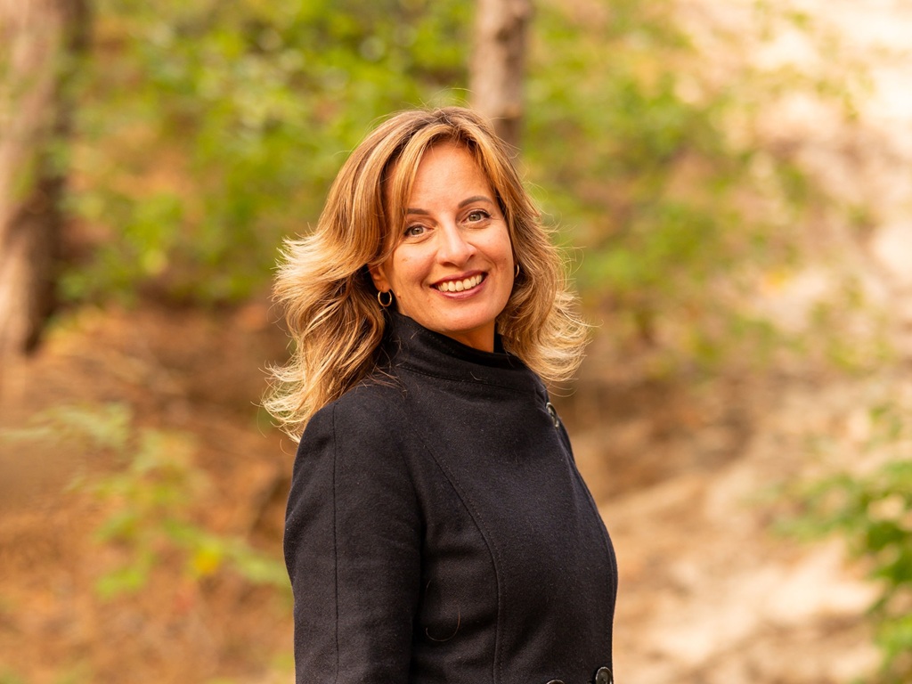 Trouwambtenaar Heliante Moningka