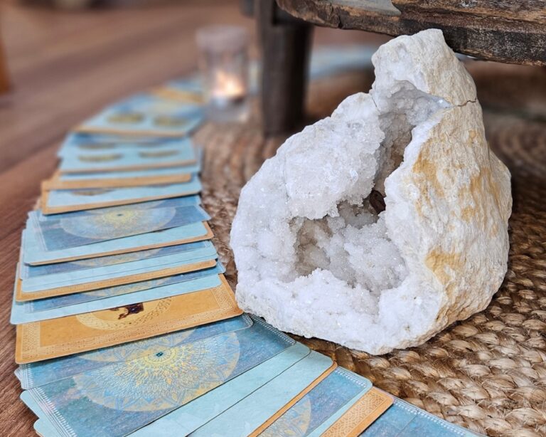 Heliante Moningka verzorgd ceremonie met plantmedicijn