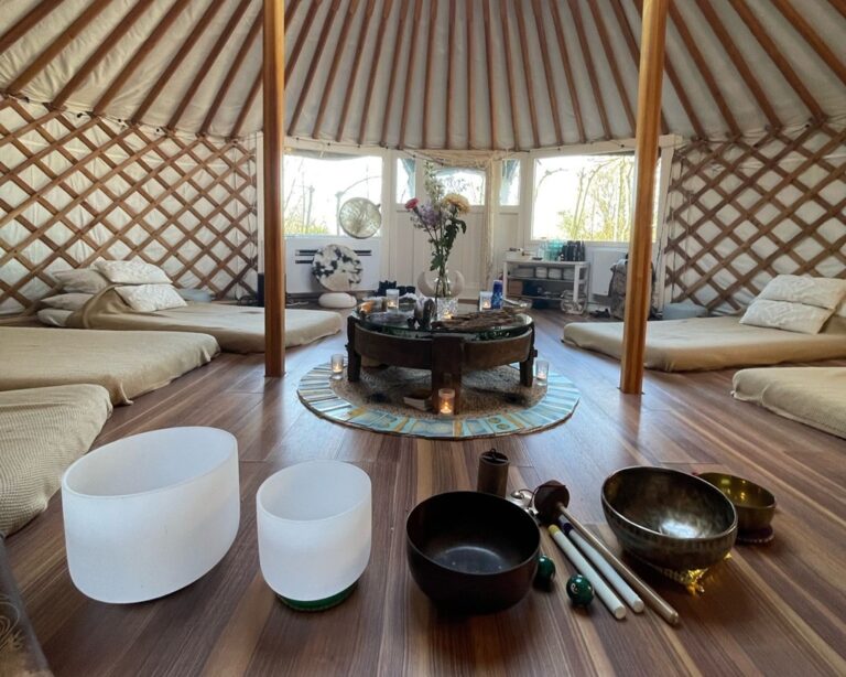 Heliante Moningka verzorgd dagretraite met plantmedicijn samen met Sepehr Maghsoudi